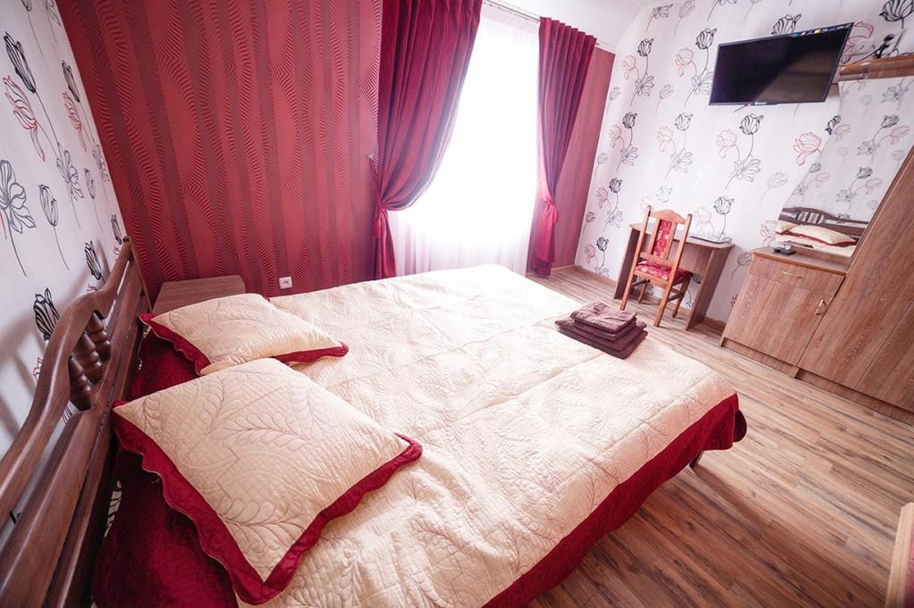 Corner House Hotel Lutsk Exterior photo