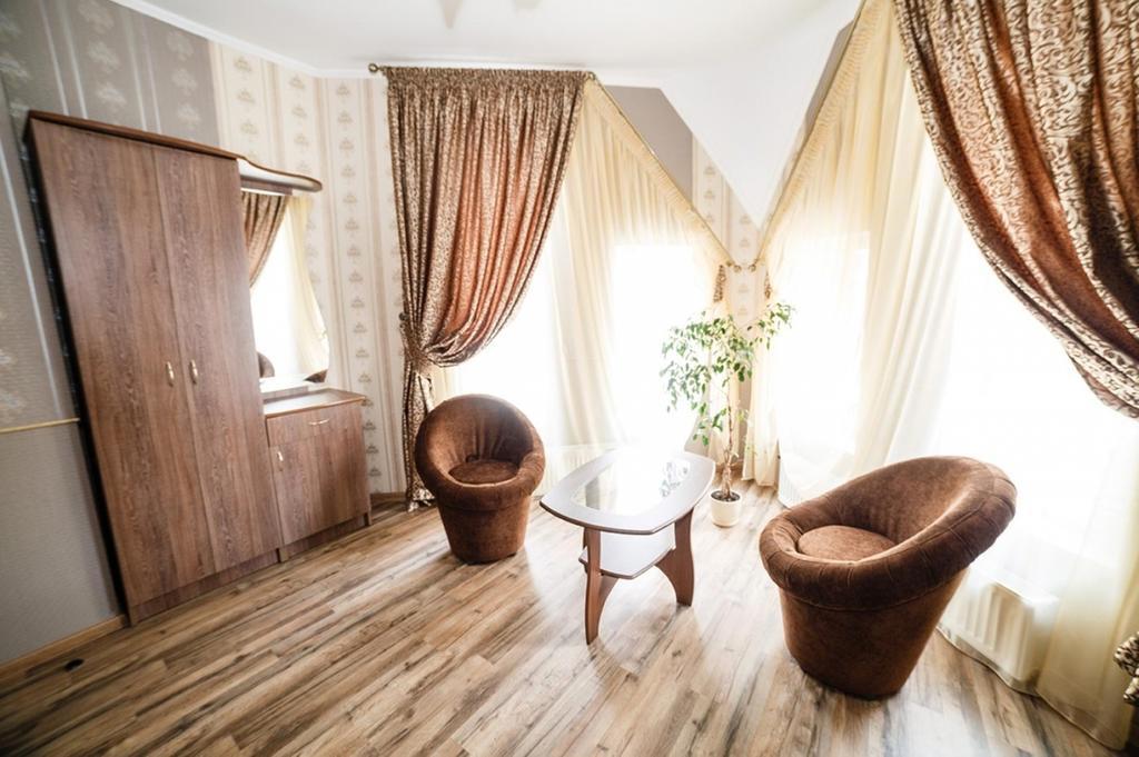 Corner House Hotel Lutsk Exterior photo